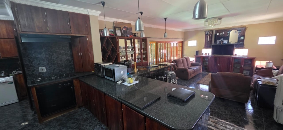 5 Bedroom Property for Sale in Wilkoppies North West